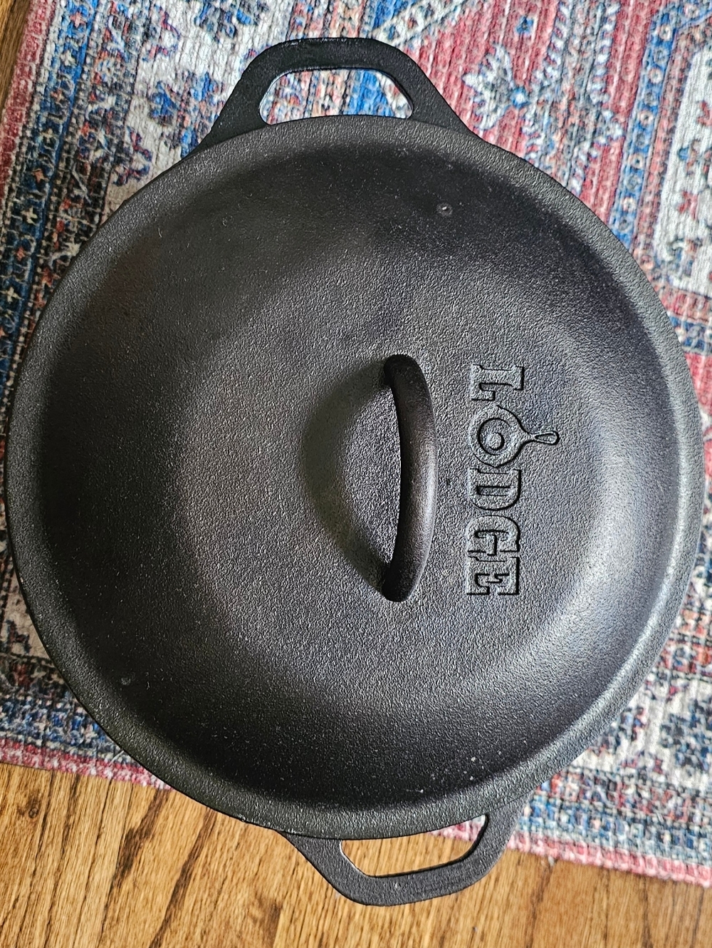 Lodge 5qt Black Cast Iron Dutch Oven with Lid: Tarnish & Rust-Resistant - Picture 2 of 5
